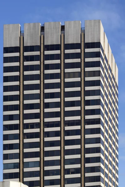 青空に高層の建物の断片 — ストック写真