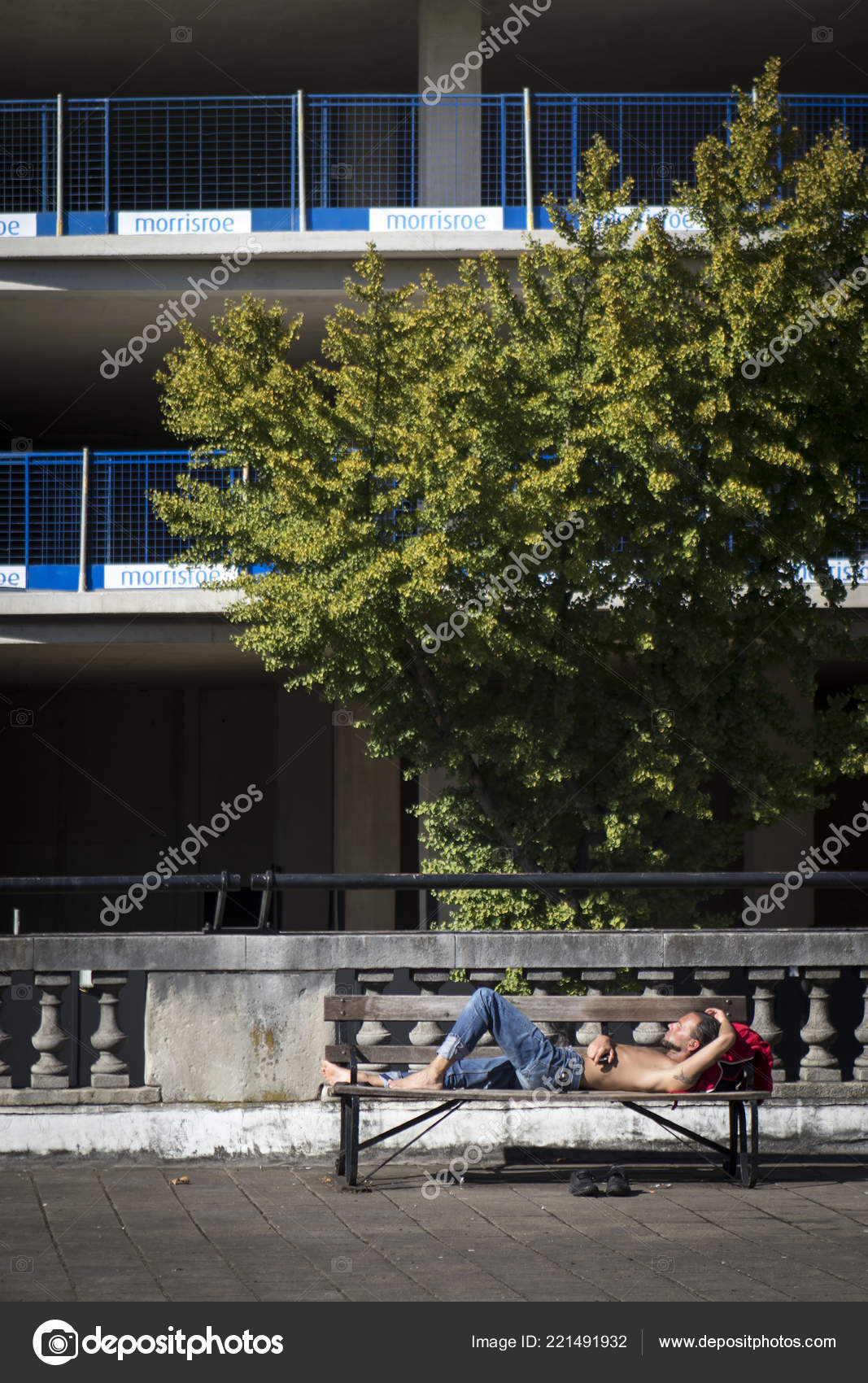 London United Kingdom September 2018 Homeless Man Blue Jeans
