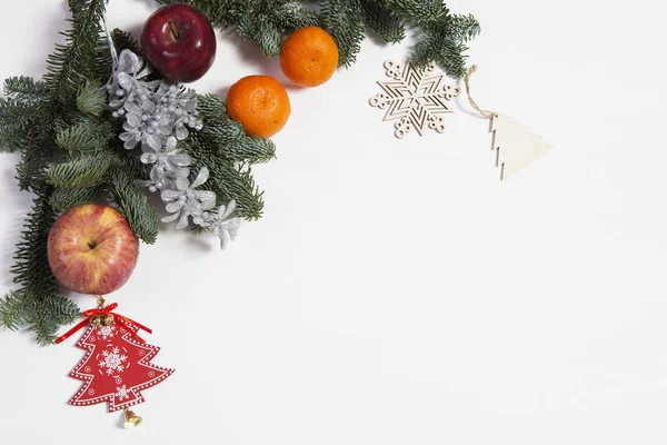 Takken Van Een Kerstboom Met Droge Sinaasappelen New Year Speelgoed — Stockfoto