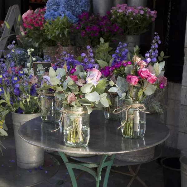 伦敦市场上销售的五颜六色的花 — 图库照片