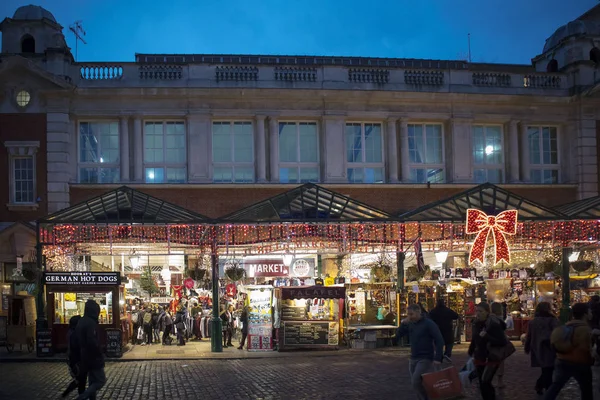 London England December 2016 Pedestrians Look Different Stalls Jubilee Market — Stock Photo, Image