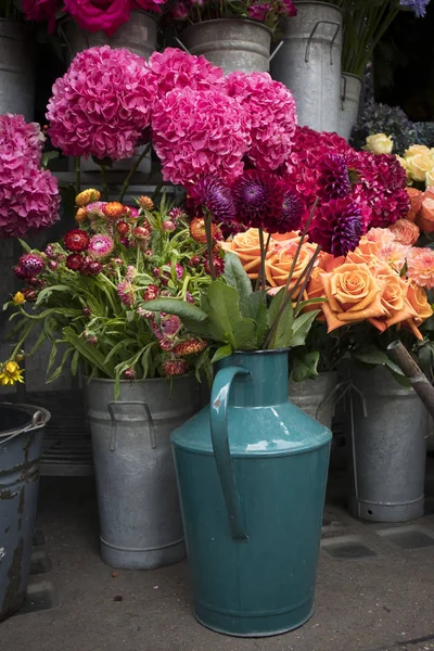 Různé Barevné Květiny Prodávané Trhu Londýně — Stock fotografie