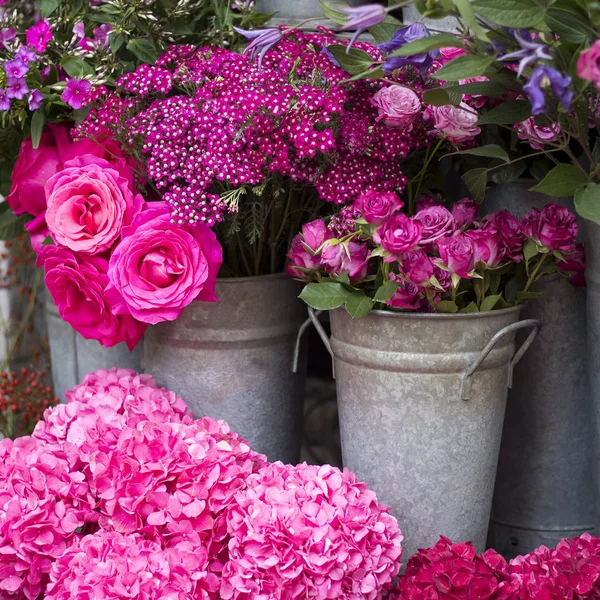 伦敦市场上销售的五颜六色的花 — 图库照片