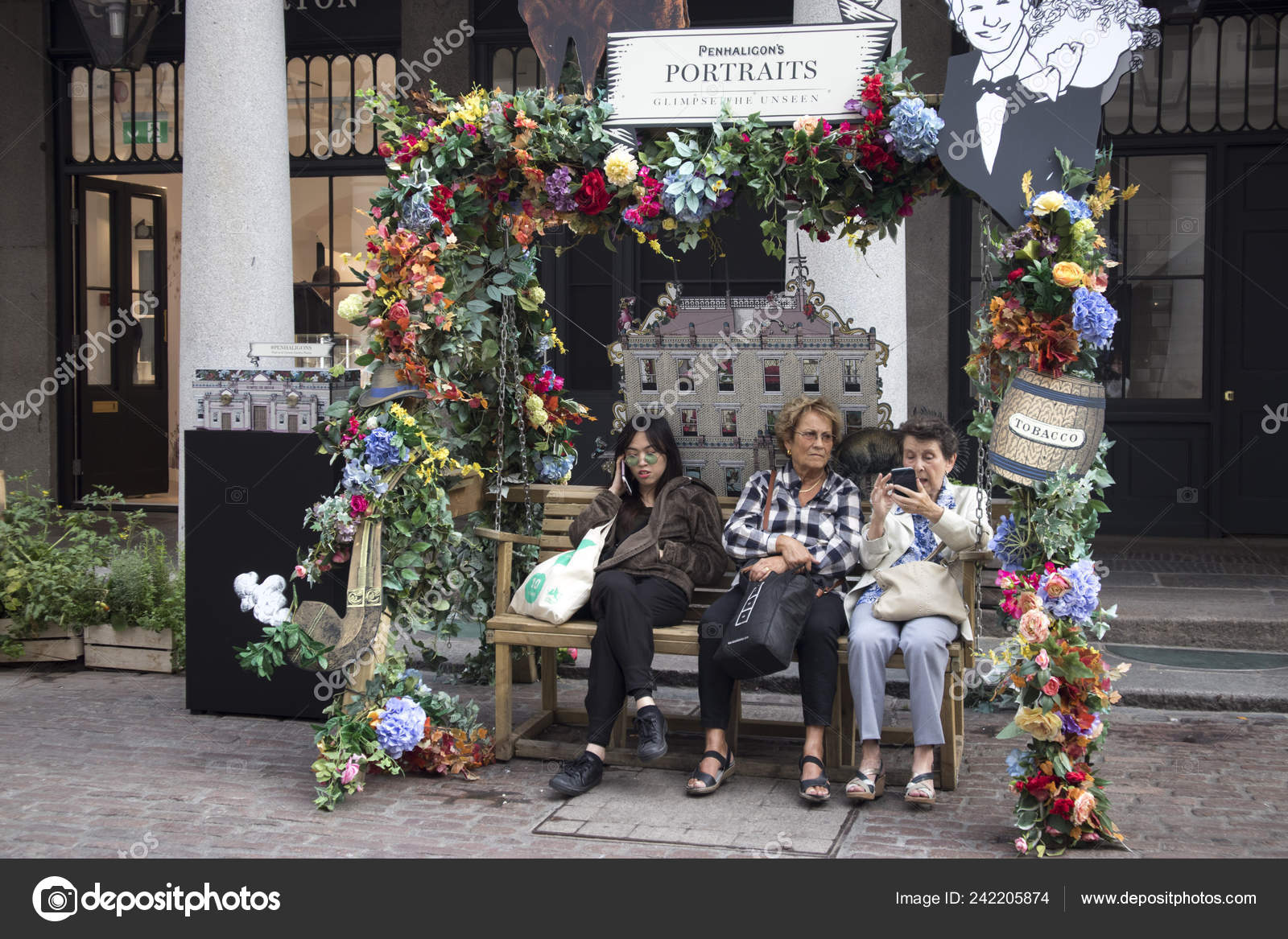 Flower Bench Covent Garden Istanbul Turkey July 2018 Two Older