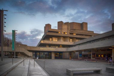 Londra, Ulusal Tiyatro tasarlanmış İngiltere'de - 22 Aralık 2019 efendim Denys Lasdun tarafından yeni brutalist mimarisinin şaheseri olduğunu