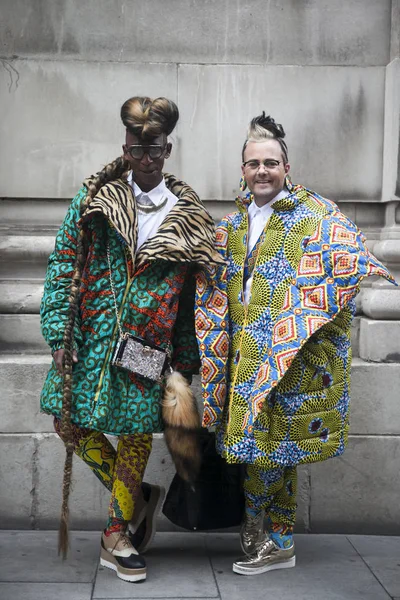 AMEN Interior Fashion é composto de moda sul-africana e designers de interiores Brad Muttitt e Abiah 'SuperStar' Mahlase para London Fashion Week . — Fotografia de Stock