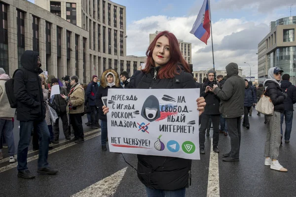 Sakharov umudu. Siyaset ralli Ücretsiz Internet. Politik posterler ile gençlik — Stok fotoğraf