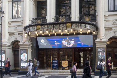 Argyll Street London Palladium girişine.