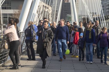hungerford Köprüsü, Londra'da thames Nehri aşar ve waterloo Köprüsü ve westminster Köprüsü arasında yer alır.