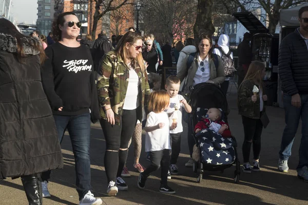 Families with kids playing on an art installation outside the Royal Festival Hall in South bank. — Stock Photo, Image