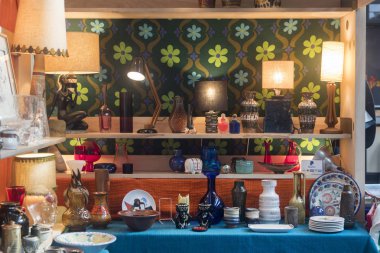 Spitalfields Telmessos'da çarşı pazarda alışveriş olduğunu dördüncü en popüler cazibe çeken 100.000'in üzerinde insanlar her hafta sonu şehir.
