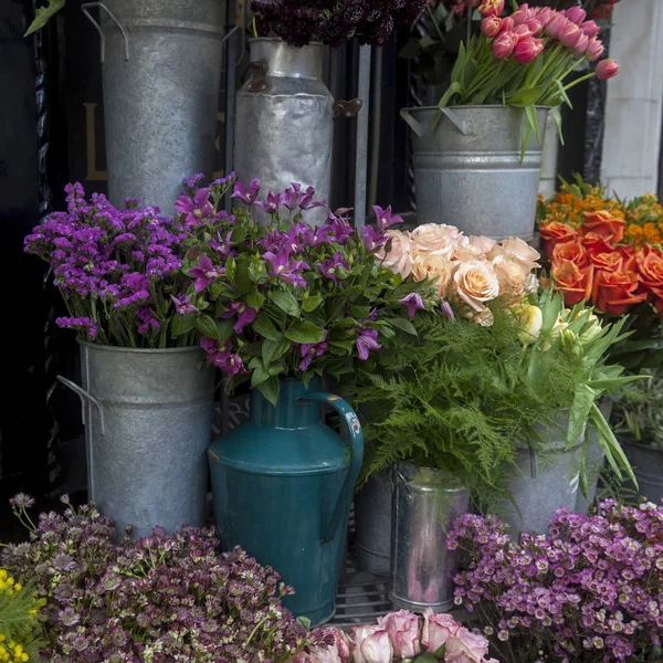 Roze rozen in een boeket als prachtige achtergrond — Stockfoto