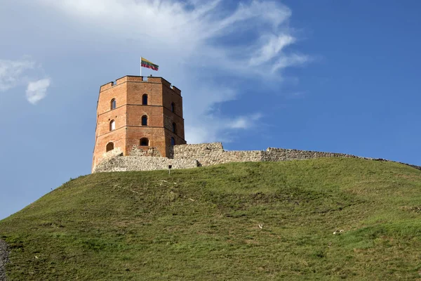 Tower Of Gediminas (Gedimino) In Vilnius, Lithuania. Historic Symbol Of The City Of Vilnius And Of Lithuania Itself. Upper Vilnius Castle Complex. — Stock Photo, Image