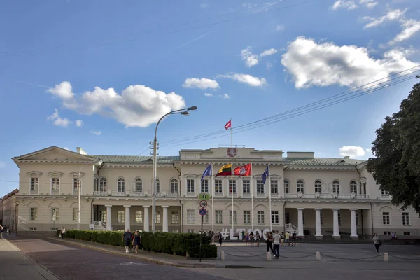 Presidentpalatset (litauiska: Prezidentura), som ligger i Vilnius gamla stan, är det officiella kontoret och eventuell officiell bostad för Litauens president. — Stockfoto