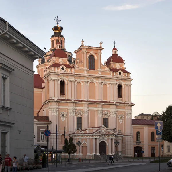 St. Casimir-kerk in de oude stad van de stad Vilnius. Een van de vele prachtige architectuur kerken van de historische stad. — Stockfoto