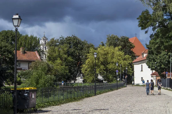 Bernardine Gardens Park in het centrum van Vilnius — Stockfoto