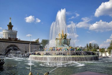 Taş Çiçek Çeşmesi. Vdnkh park mimarisi, popüler dönüm noktası. Renkli fotoğraf.
