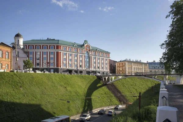 L'hôtel Sheraton Nizhny Novgorod Kremlin est situé dans le centre de Nijni Novgorod, à seulement 2 minutes à pied de l'entrée du Kremlin. — Photo