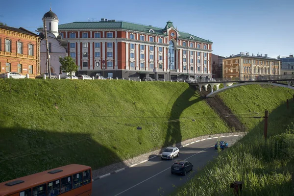 Sheraton-hotelli Sheraton Nizhny Novgorod Kreml sijaitsee Nizhny Novgorodin keskustassa, vain 2 minuutin kävelymatkan päässä Kremlin sisäänkäynnistä. — kuvapankkivalokuva