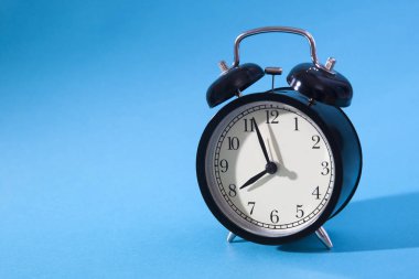 Kağıt arka plan manzara en az stil tasarım renk siyah saat tasarlamak vektör yaratıcı düz,