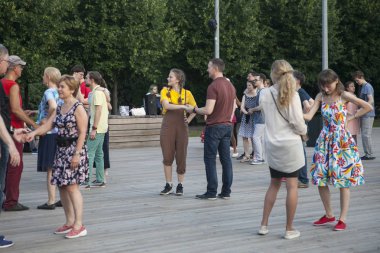 Pushkinskaya seti üzerinde Park açık havada Dans