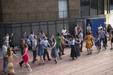 Pushkinskaya seti üzerinde Park açık havada Dans