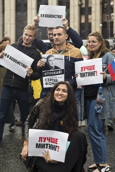 Meeting united more than 60 000 people being the biggest meeting since 2012 organized by opposition. — Stock Photo, Image