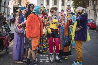 Eski Spitalfields Market Colour Walk yaratıcı insanların giyinmek ya da ilham almak için giyinme gayri resmi bir toplantı
