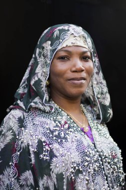 Londra Moda Haftası için 180 Strand dışında toplanan şık katılımcılar.