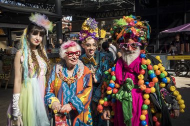 Eski Spitalfields Market Colour Walk yaratıcı insanların giyinmek ya da ilham almak için giyinme gayri resmi bir toplantı