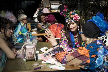 Eski Spitalfields Market Colour Walk yaratıcı insanların giyinmek ya da ilham almak için giyinme gayri resmi bir toplantı