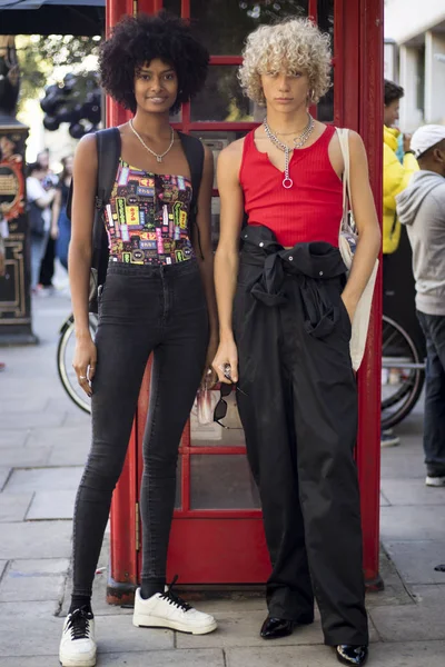 People on the street during the London Fashion Week. — Stock Photo, Image