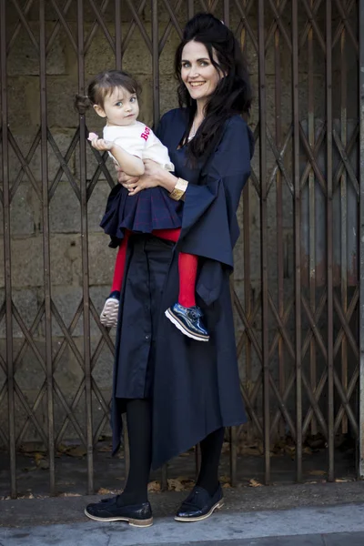 Pessoas na rua durante a London Fashion Week . — Fotografia de Stock