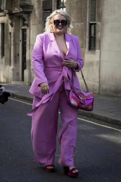 People on the street during the London Fashion Week. — Stock Photo, Image