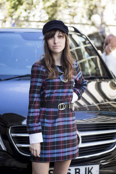 People on the street during the London Fashion Week. — Stock Photo, Image