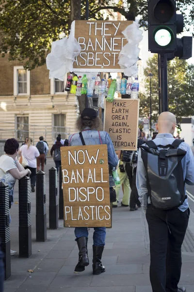 Protestocular Victoria bahçeleri, Westminster, iklim değişikliği konusunda hükümet eylem çağrısı nda bir araya — Stok fotoğraf