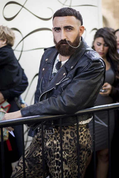 Folk på gatan under London Fashion Week. — Stockfoto