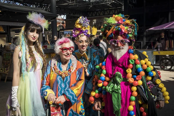 Old Spitalfields Market Colour Walk is an informal gathering of creative people getting dressed or dressing up to inspire — Stock Photo, Image