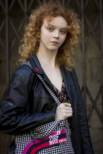 People on the street during the London Fashion Week. — Stock Photo, Image