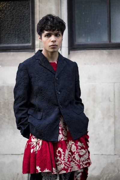 People on the street during the London Fashion Week. — Stock Photo, Image