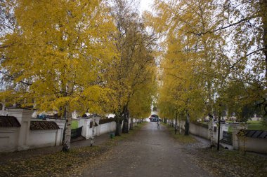 Kirillov, Rusya - 18 Eylül 2019 Kirillo-Belozersky Manastırı. Kötü havada Kuzey Rusya 'nın en büyük manastırı.