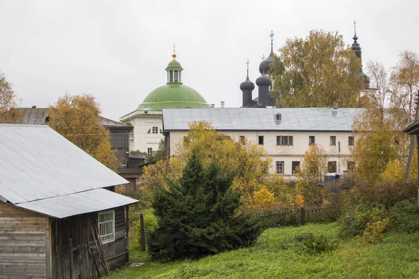 Rusland, Vologda, Kirillov, Goritsy, - 2 oktober 2019, Goritsky klooster bij regenweer — Stockfoto