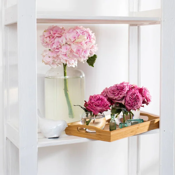 Hortensia Rose Dans Vase Verre Avec Eau Sur Fond Mur — Photo