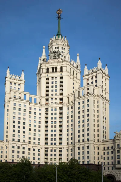 Moscow Russia July 2020 Stalin Skyscraper Kotelnicheskaya Embankment Background Blue — Stock Photo, Image