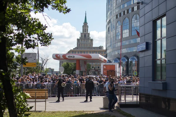 Moskau Russland 2020 Menschen Versammelten Sich Freitagmorgen Vor Dem Gericht — Stockfoto