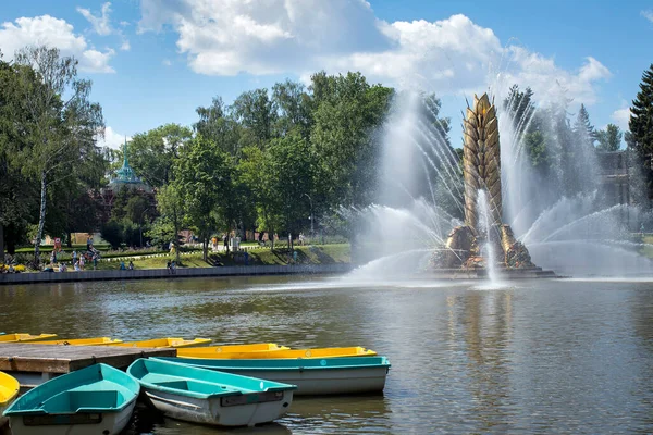 Moskau Russland Juni 2020 Blick Auf Den Golden Spike Brunnen — Stockfoto