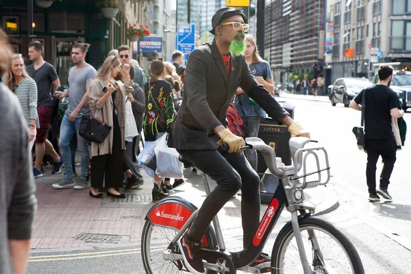 London Juli 2019 Een Hippe Man Met Een Groene Baard — Stockfoto