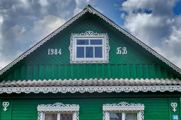 Ruská Venkovská Krajina Létě Vesnické Domy Břehu Řeky Zeleni — Stock fotografie