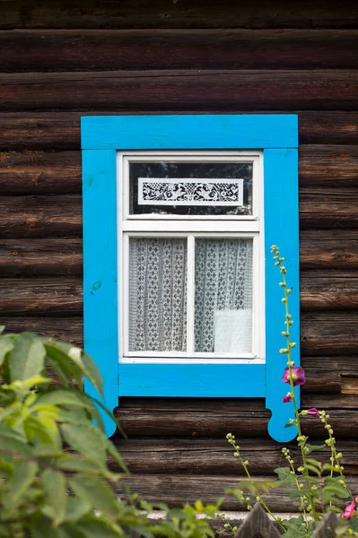 Ventanas Rusas Con Marcos Azules Tallados Persianas Casas Pueblo — Foto de Stock