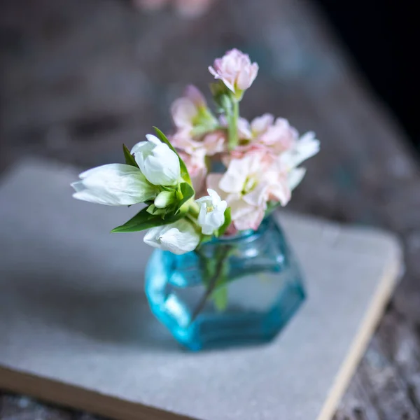 Bouquet Automne Gentiana Lutea Matthiola Dans Petit Vase Verre Sur — Photo